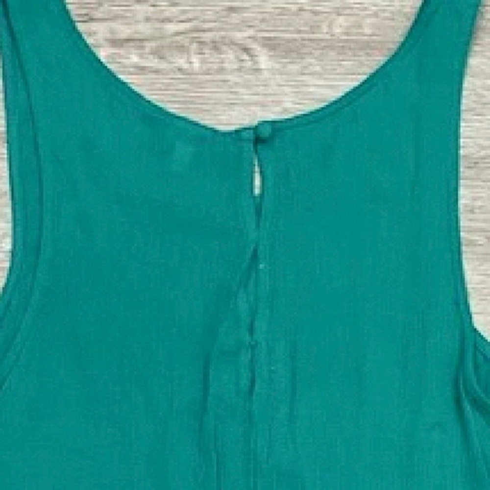 Echo Beach Dress. Relaxed fit cute back detail. - Picture 5 of 8